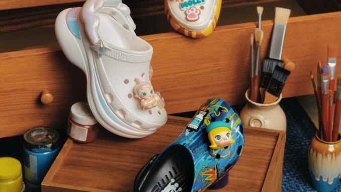 Promo CROCS NEW POP MART x MOLLY Collection tersedia di selected store dan online melalui crocs.co.id.